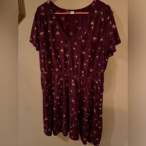 Old Navy women’s v neck, short sleeve dress.